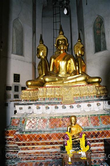 01 Thailand 2002 F1040028 Bangkok Budha in Tempel_478